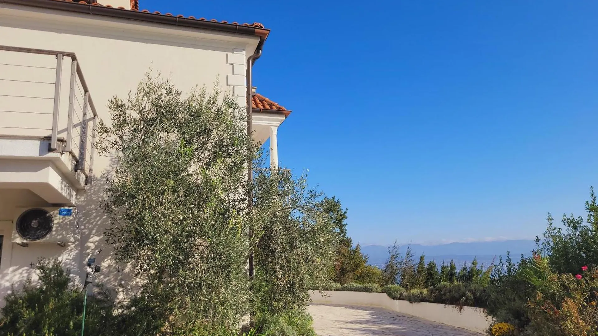 Apartments Chiara Mit Meerblick Und Pool Und Jacuzzi Lovran 0*,