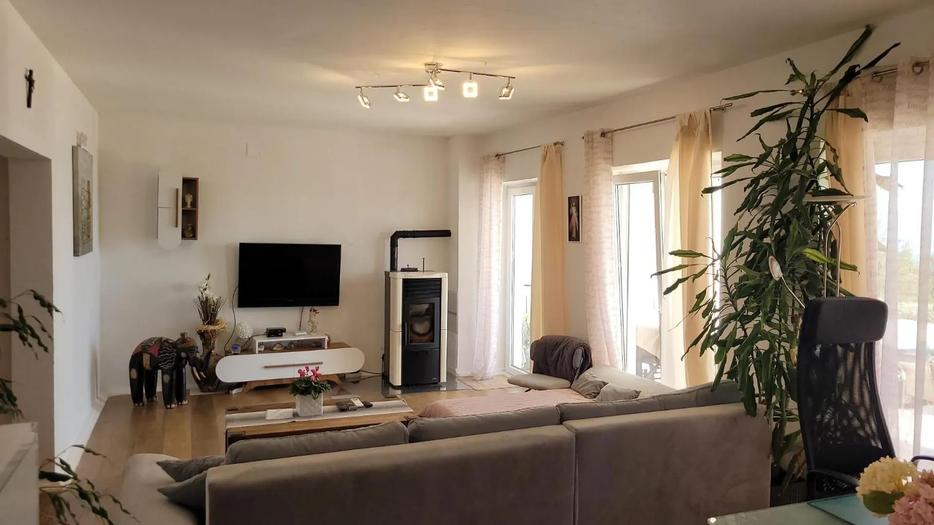 Apartments Chiara Mit Meerblick Und Pool Und Jacuzzi Lovran